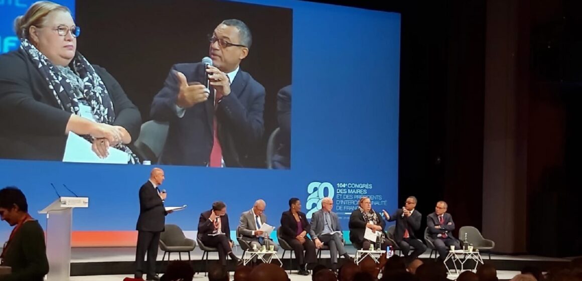 Jocelyn Sapotille, président de l'association des maires de Guadeloupe lors de la table ronde sur le logement lors de la journée de l'Outre du congrès des maires de France. 21 novembre, Palais des congrès d'Issy-les-Moulineaux.