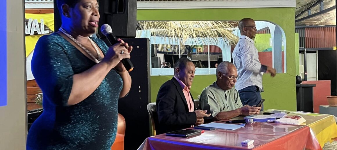 25 février "An Kanla" aux Abymes, les sénateurs Victoire Jasmin (PS), Victorin Lurel (PS), les députés Christian Baptiste (apparenté PS) et Elie Califer (apparenté PS) alertent sur les méfaits de la loi de réforme des retraites en Guadeloupe.