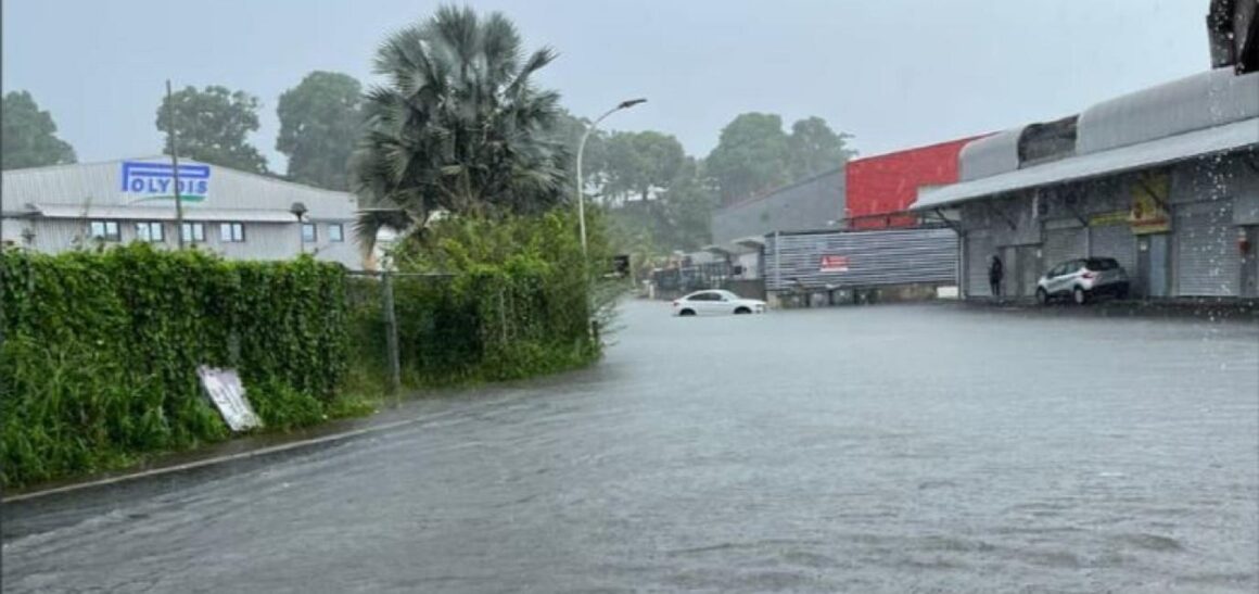 Des pluies diluviennes se sont abattues dimanche 6 novembre 2022 sur plusieurs communes de la Guadeloupe comme ici à Petit-Bourg provoquant des inondations et des glissements de terrain.