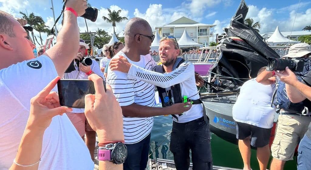 L’Uruguayen Federico Waksman est le 1er skippeur à franchir la ligne d’arrivée la deuxième et dernière étape de la Mini transat 2023 ce vendredi 10 novembre