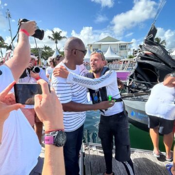 L’Uruguayen Federico Waksman est le 1er skippeur à franchir la ligne d’arrivée la deuxième et dernière étape de la Mini transat 2023 ce vendredi 10 novembre