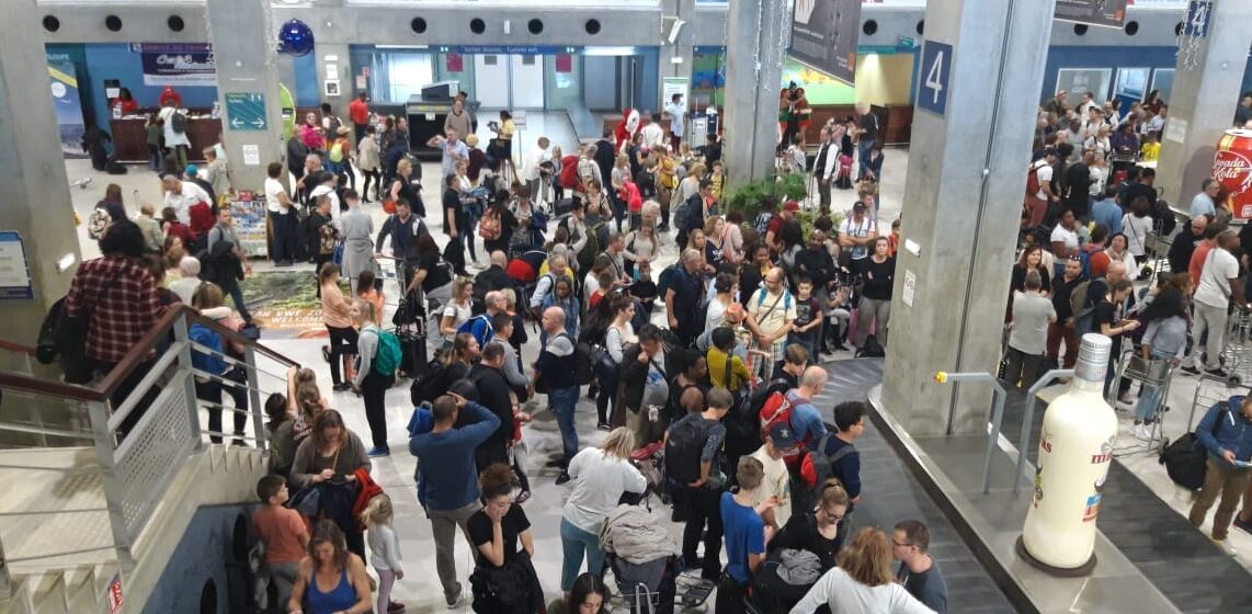 Hall d'arrivée de l'aéroport Guadeloupe pôle Caraïbes