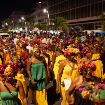 Le dimanche 7 janvier a marqué le lancement des festivités hautes en couleurs et en rythmes avec le début du carnaval 2024 à Pointe-à-Pitre (ici le groupe MKM) et à Basse-Terre. Photo : DR