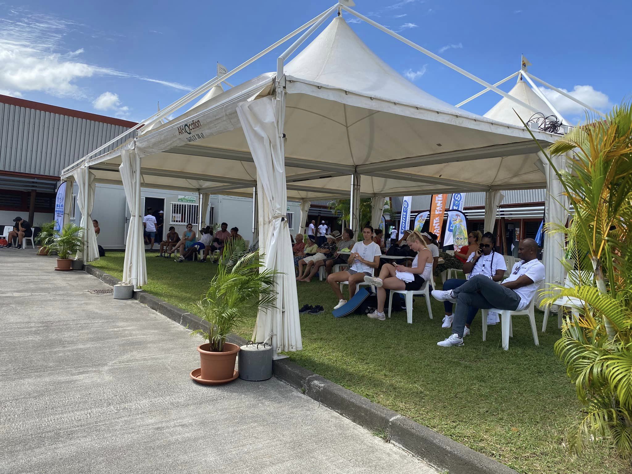 La fan zone du tournoi international de tennis féminin de Petit-Bourg 2024, le 16 janvier en Guadeloupe