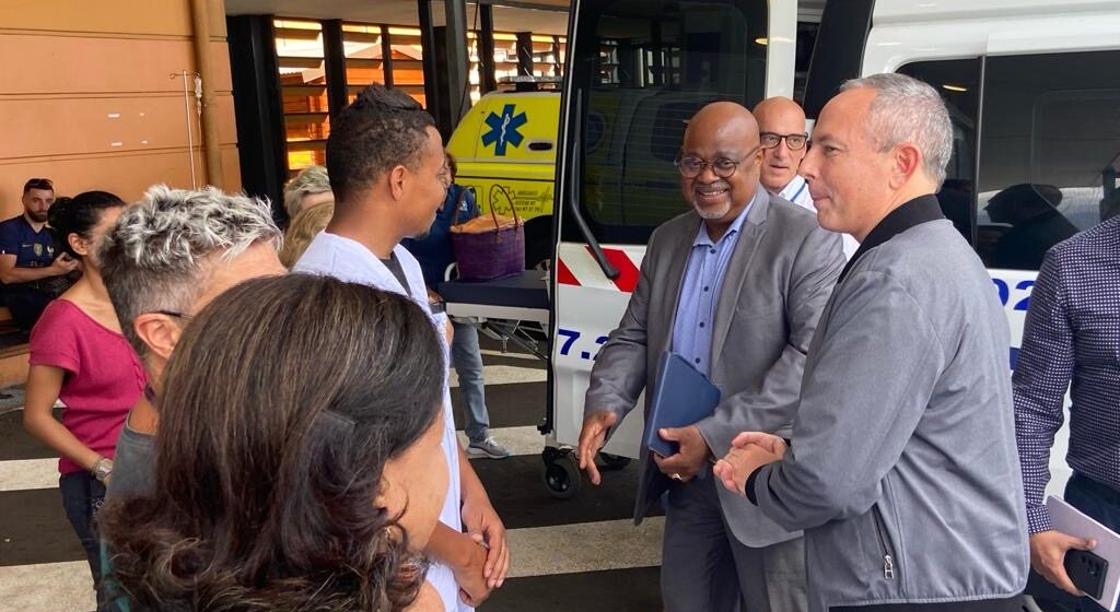 En janvier 2024 Gérard Cotellon, directeur général de l’ARS La Réunion rend visite aux équipes du CHU de la Réunion mobilisées durant la phase d’après-cyclone. Photo : FB Agence Régionale de Santé La Réunion