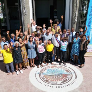 Rencontre officielle samedi 27 janvier 2024 à l’hôtel de ville entre le maire de Trois-Rivières Jean-Louis Francisque et la communauté amérindienne de la Dominique. Photo : FB Mairie de Trois-Rivières-Guadeloupe