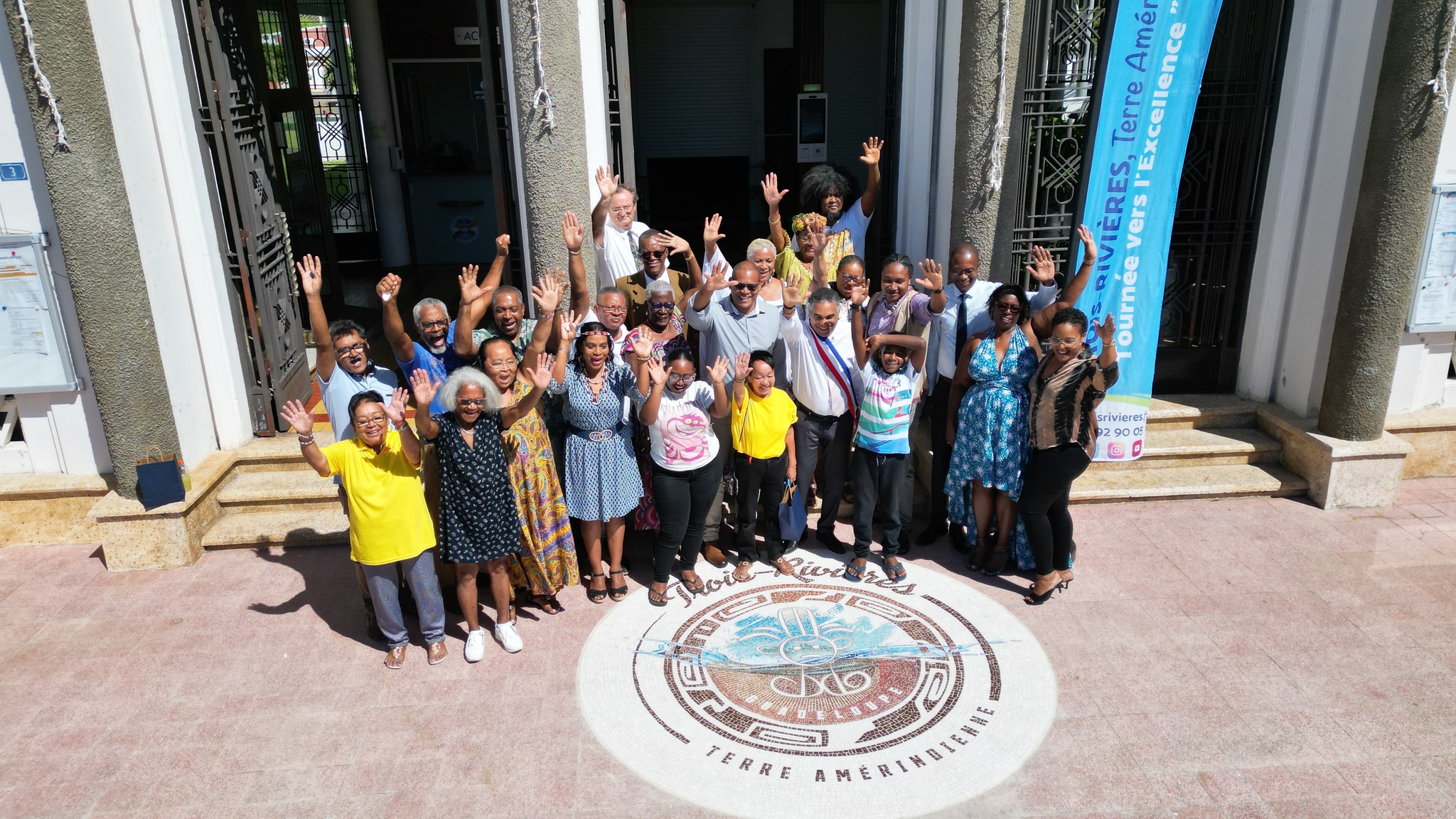 Rencontre officielle samedi 27 janvier 2024 à l’hôtel de ville entre le maire de Trois-Rivières Jean-Louis Francisque et la communauté amérindienne de la Dominique. Photo : FB Mairie de Trois-Rivières-Guadeloupe