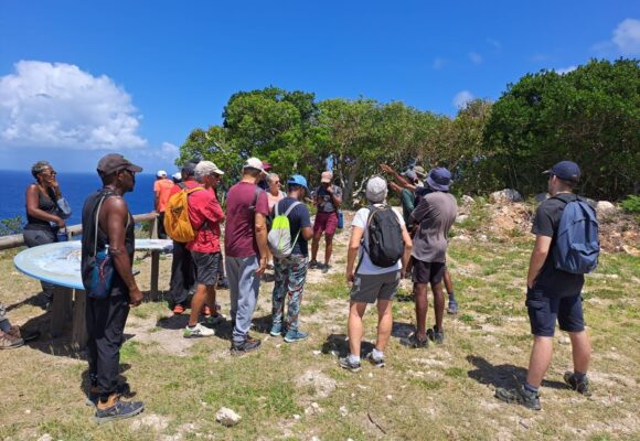 Visite commentée de la forêt xérophile à la Pointe de la Grande Vigie à Anse-Bertrand le samedi 23 mars en écho à la journée internationale des forêts. Photo : FB Anse-Bertrand, l'Authentique