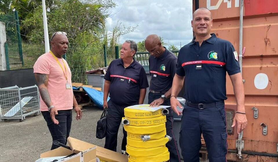 Le SDIS de la Guadeloupe déballe ce 11 mars les nouveaux petits matériels incendie destinés à tous les centres de secours de la région. Photo : FB SDIS Guadeloupe Sdis971