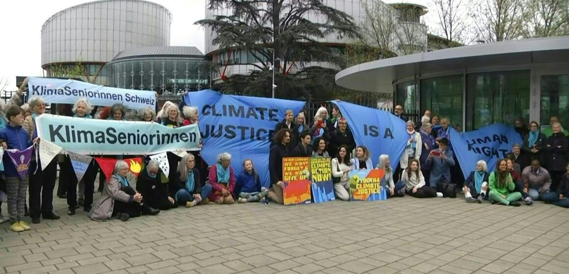 La Cour européenne des droits de l’Homme (CEDH) a rendu mardi 9 avril 2024 un jugement historique en condamnant pour la première fois un État pour inaction climatique, en l’occurrence la Suisse, une décision juridiquement contraignante. Photo : AFP