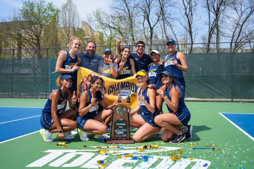 Championne de sa conférence universitaire, Audrey Moutama, étudiante athlète à Toledo dans l'Ohio aux États-Unis, porte haut les couleurs du tennis guadeloupéen. FB Petit-Bourg, la ville qui bouge.