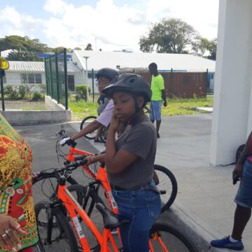 Le Creps a clôturé une session de formation « initiateur savoir rouler à vélo », délocalisée à Marie-Galante du mardi 2 au samedi 6 avril. Photo : Creps Antilles Guyane