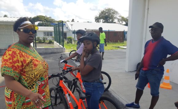 Le Creps a clôturé une session de formation « initiateur savoir rouler à vélo », délocalisée à Marie-Galante du mardi 2 au samedi 6 avril. Photo : Creps Antilles Guyane