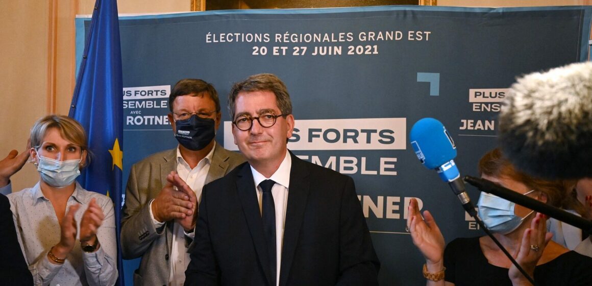 Candidat du parti de droite Les Républicains (LR) dans la région Grand Est, Jean Rottner prononce un discours après sa réélection au second tour des élections régionales françaises à Strasbourg, dans l'est de la France, le 27 juin 2021. / AFP / Frederick Florin