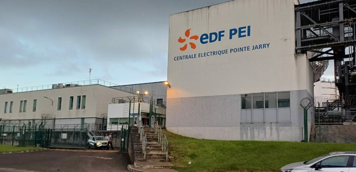 Entrée de la centrale électrique EDF PEI à Baie-Mahault, Guadeloupe, le 30 septembre 2024. Photo : Le Courrier de Guadeloupe